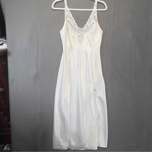 Vintage 1990s medium California Dynasty Long slip nightgown dress roses